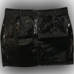 CURVY GIRL FRIENDLY Black Patent Leather Skirt with Belt